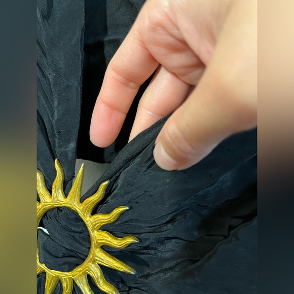 Cutout Plunging Maxi Dress
Farm Rio - Picture 12 of 14